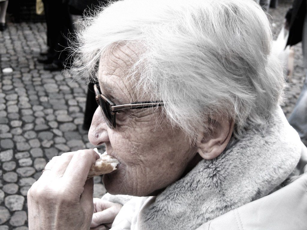 Renske Cramer Creatief artikel ontzie de gepensioneerden foto van bejaarde vrouw